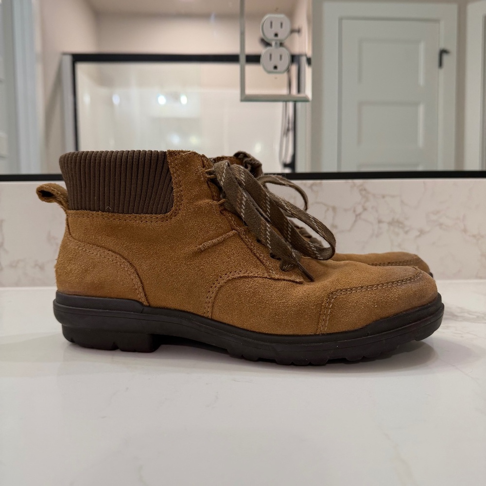 Ugg Australia Womens Hapsburg Ankle Boot  Size USA 9, UK 7, EU(40)